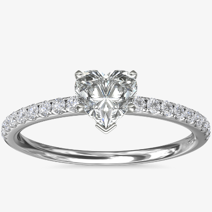 心形鑽石訂婚戒指